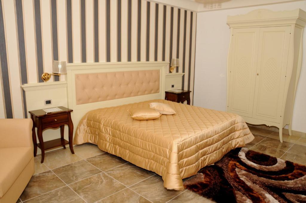 Regina Di Saba - Hotel Villa Per Ricevimenti กรอตตามินาร์ดา ห้อง รูปภาพ