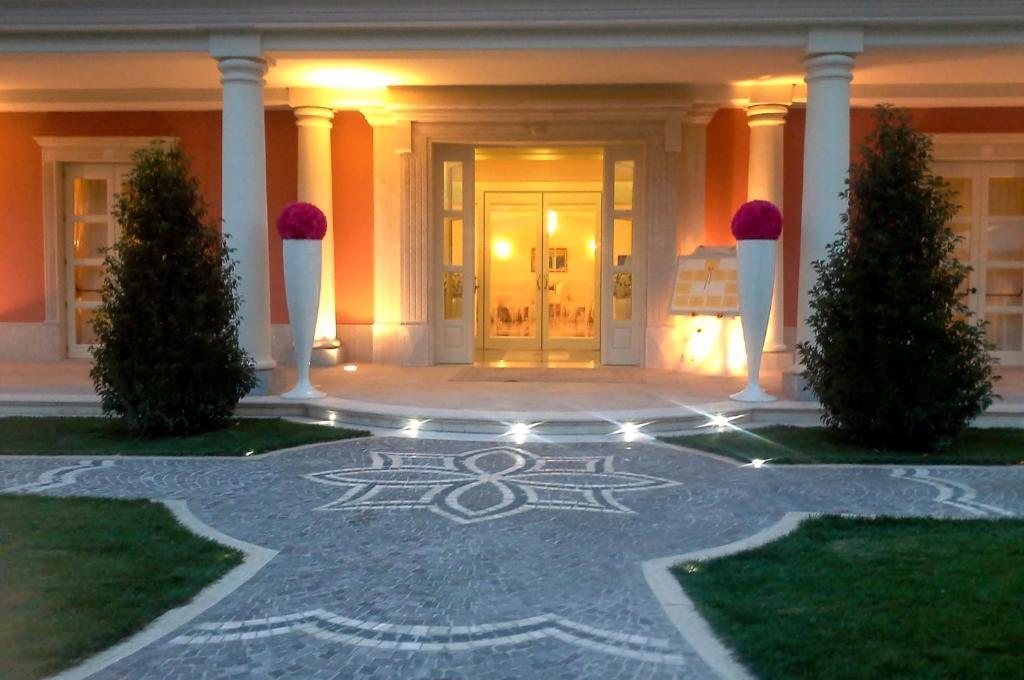 Regina Di Saba - Hotel Villa Per Ricevimenti กรอตตามินาร์ดา ภายนอก รูปภาพ